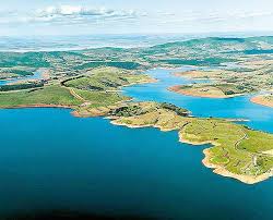 Represas menores no Paraná, lago de Furnas.