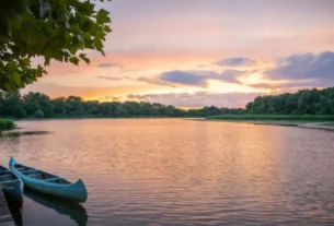 Pesca esportiva no Pantanal com barco e rio preservado