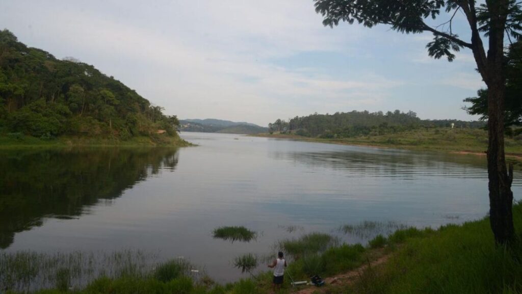Represa do Passaúna próxima de Curitiba para pesca esportiva econômica