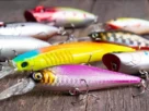 Iscas artificiais coloridas para diferentes condições de água na pesca esportiva