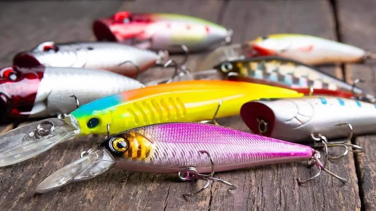 Iscas artificiais coloridas para diferentes condições de água na pesca esportiva