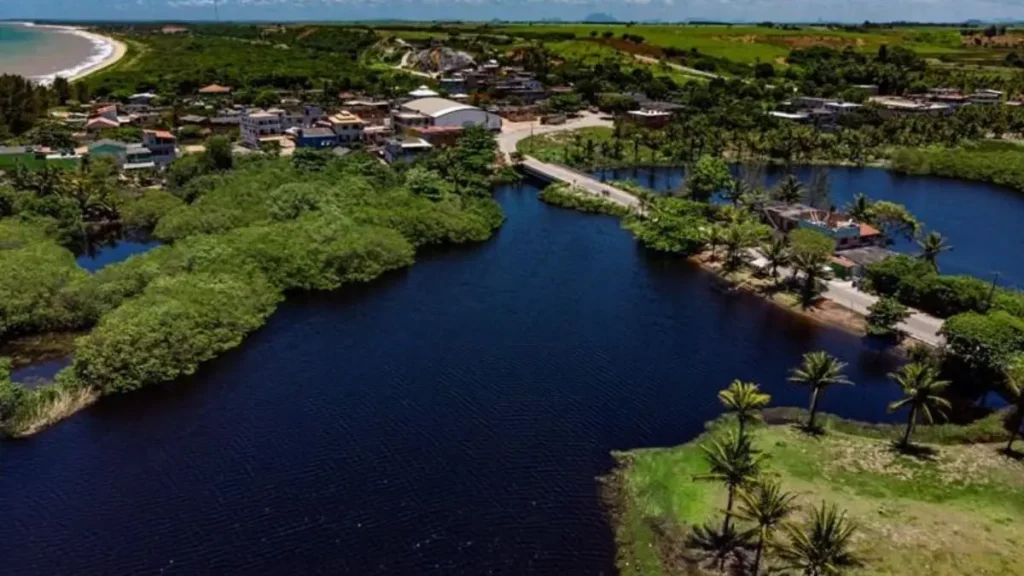 Vista panorâmica da Lagoa de Mãe-Bá utilizada para pesca esportiva