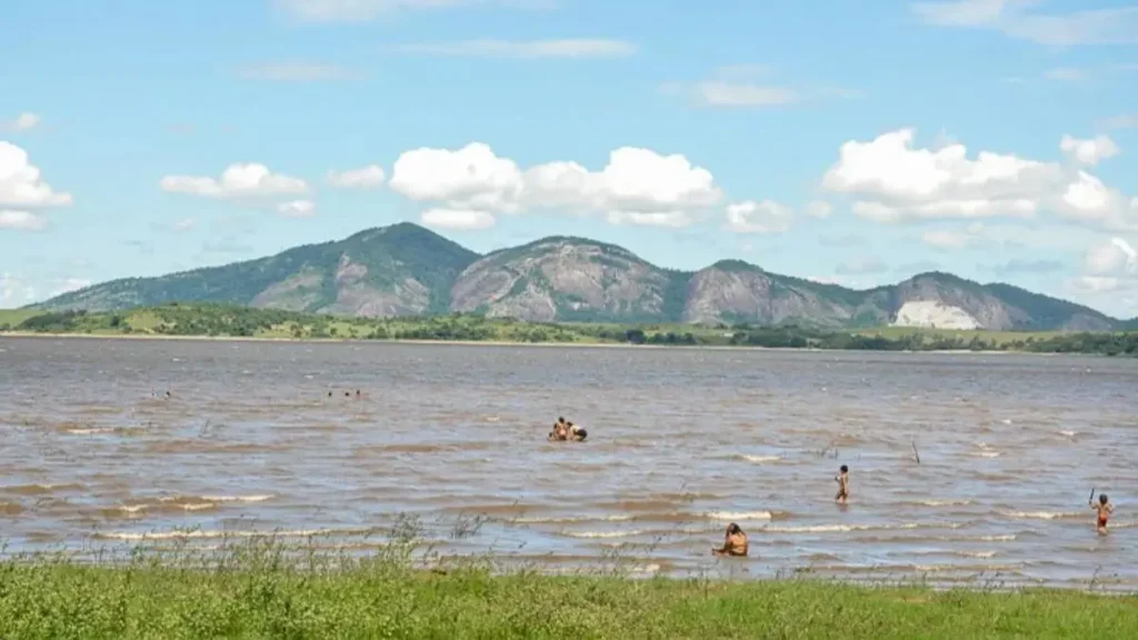Onde pescar perto de Campos dos Goytacazes: rios, lagoas e pesqueiros 5 Ambiente natural da Lagoa de Cima com boa atividade pesqueira
