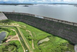 Vista panorâmica do açude Castanhão com áreas produtivas para pesca de tucunarés