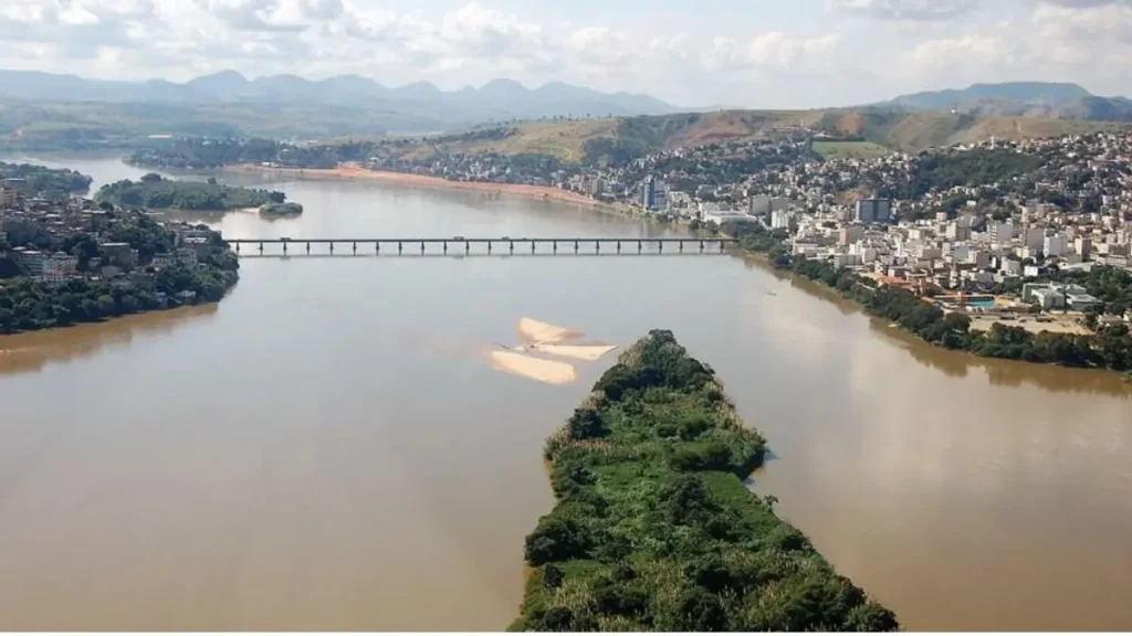 Margem do Rio Doce com ambiente ideal para captura de traíras e tilápias