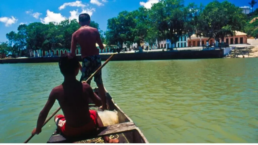 Ambiente natural do Rio São Mateus favorável à captura de peixes esportivos