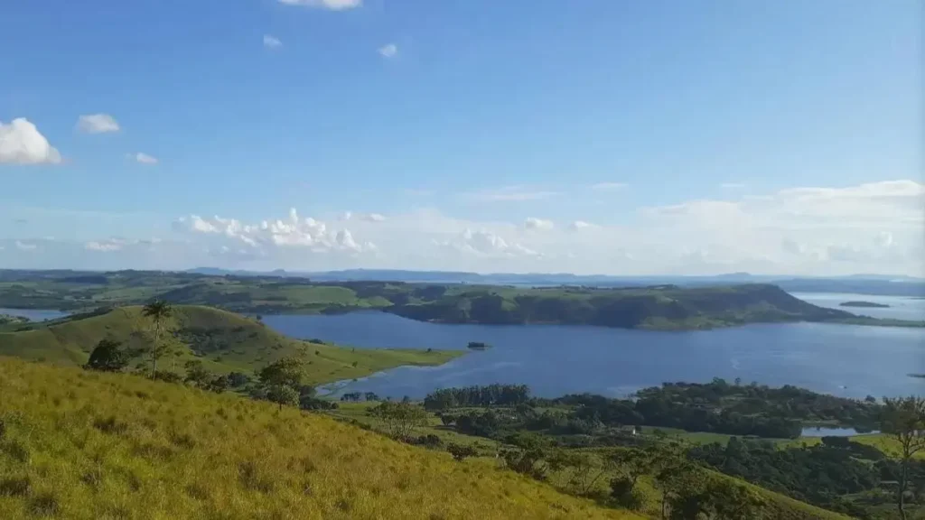 Vista da Represa de Chavantes utilizada para pesca esportiva