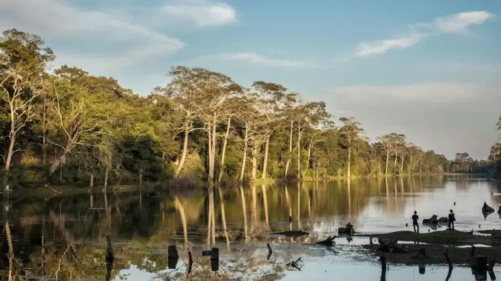 Cenário de pesca esportiva na Ilha de Marajó com ambientes amazônicos preservados