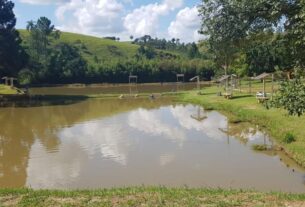 Pesqueiro próximo de Goiânia com lago para pesca esportiva e lazer