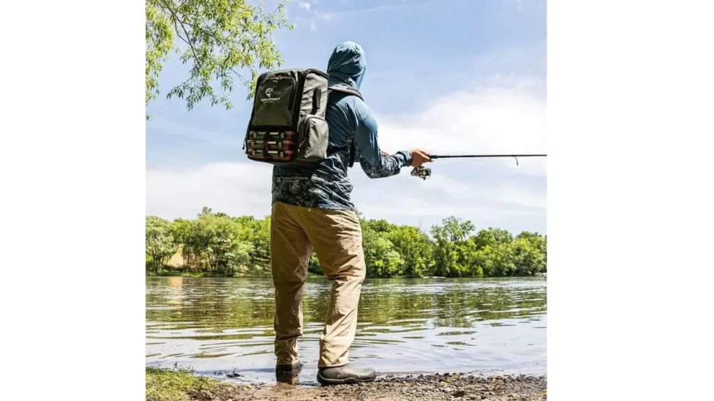 Os melhores acessórios outdoor para quem faz pescaria frequente. 3 Mochila tática para transporte de equipamentos de pesca
