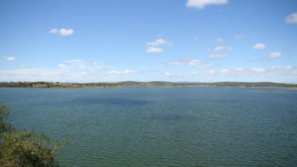Top 10 açudes da Paraíba para pesca esportiva e grandes capturas. 4 Complexo Coremas-Mãe d'Água, maior sistema de reservatórios da Paraíba para pesca esportiva.