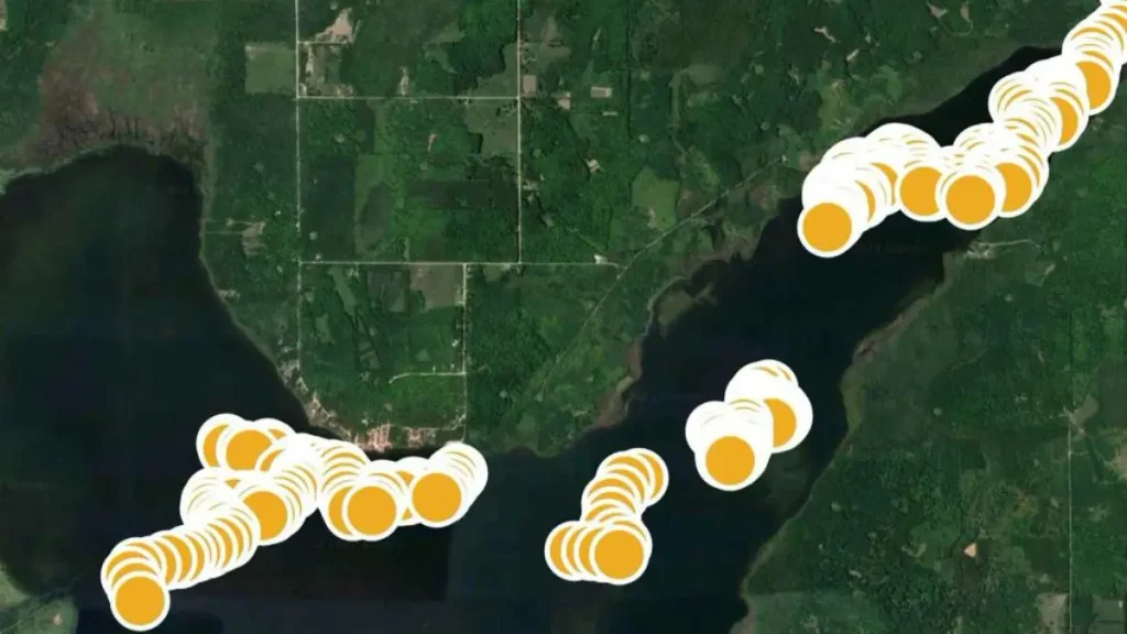 Aplicativos para mapear pontos de pesca e encontrar pesqueiros com GPS. 5 Imagem de satélite mostrando rios, estruturas e pontos de pesca para navegação com GPS.