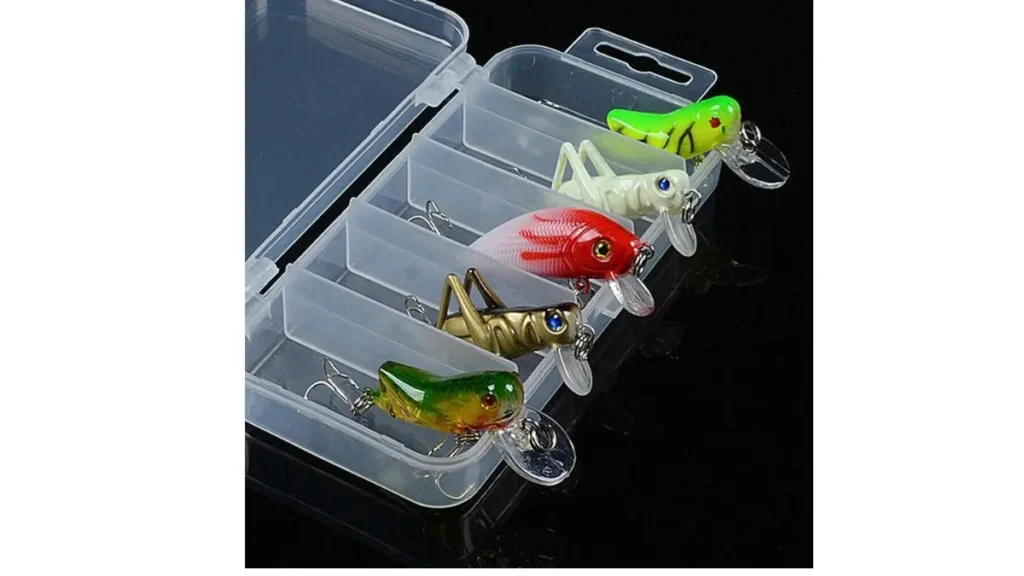 Conjunto de iscas artificiais de superfície, meia-água, fundo e soft baits utilizados na pesca esportiva de água doce.