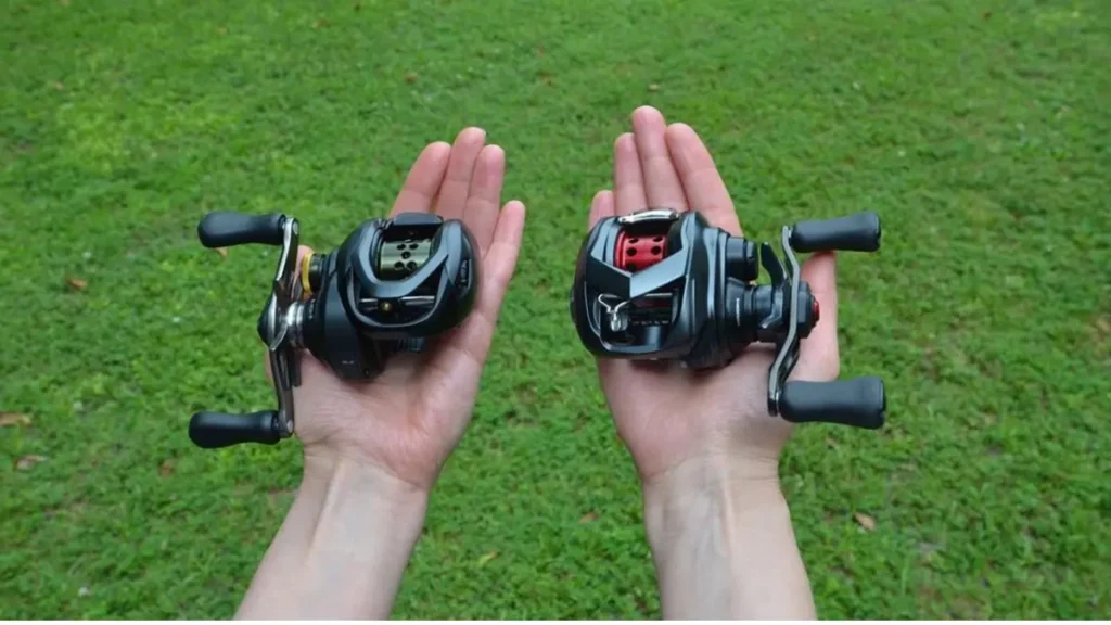 Comparação entre molinete e carretilha para escolher o equipamento de pesca.