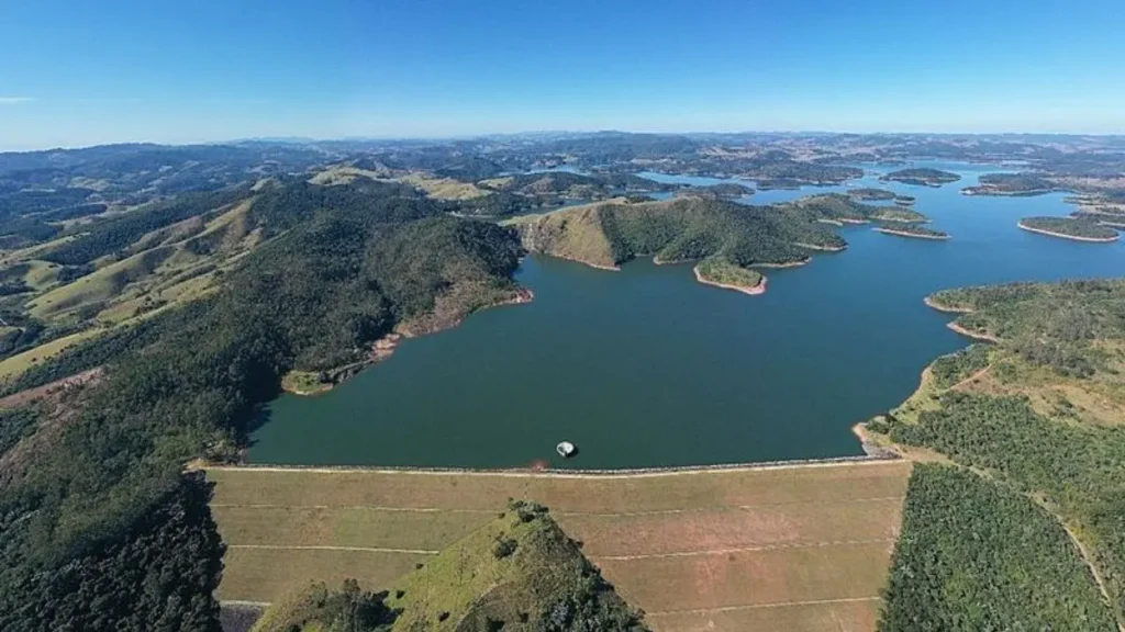 Bacias hidrográficas do Brasil: conheça as principais e os melhores peixes. 5 Grande reservatório da Bacia do Paraná utilizado para pesca esportiva.