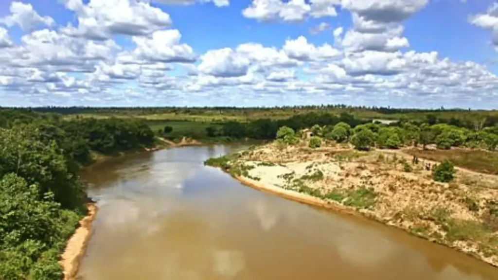 Rio Parnaíba em trecho de águas naturais utilizado para pesca esportiva no Maranhão.