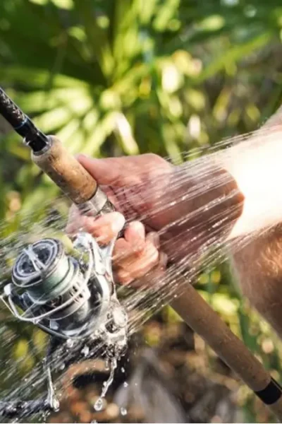 Como conservar varas de pesca com limpeza e manutenção adequada.