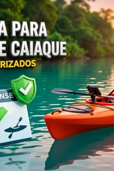 Pescador em caiaque laranja em rio de água turquesa ao nascer do sol, com licença de pesca e selo de verificação, ilustrando as regras de licença para pescar de caiaque não motorizado.
